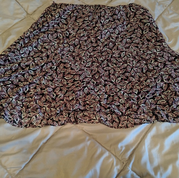Flirty Skirt plus size 16 - Picture 4 of 4